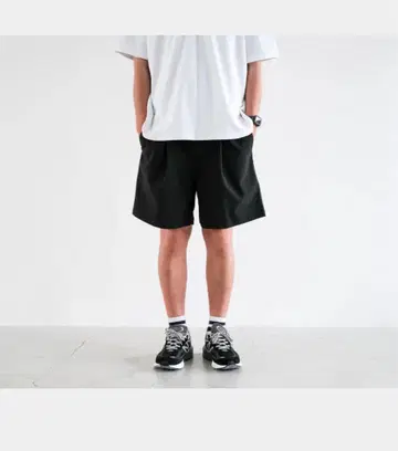MINIMALIST EASY SHORTS (RELAX) / BLACK 1
