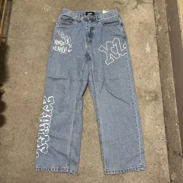 XLARGE 그래피티 프린트 데님 팬츠