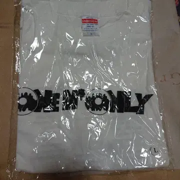 미사용 새상품 ONE N' ONLY 원 엔 온리 티셔츠 L 화이트