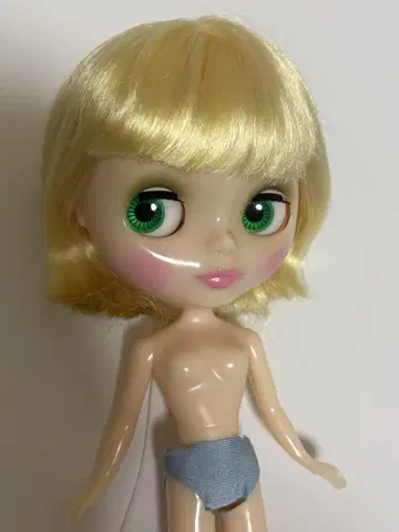 브라이스 조이와 그녀의 반려동물 피쉬 인형 본체