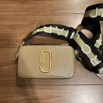 [새상품급 중고] Marc Jacobs 숄더백 베이지