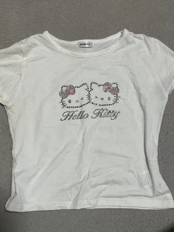 HELLO KITTY 반팔 T셔츠 M 사이즈