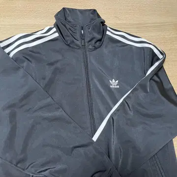 adidas 트랙 자켓 사이즈 M
