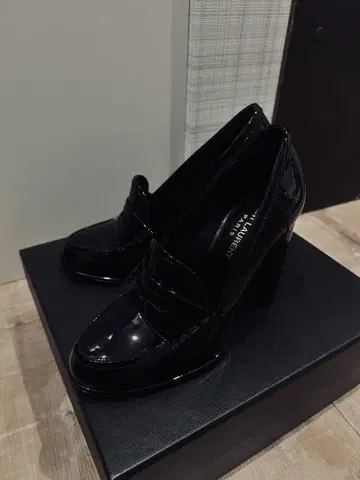 블랙 에나멜 로퍼 하이힐
