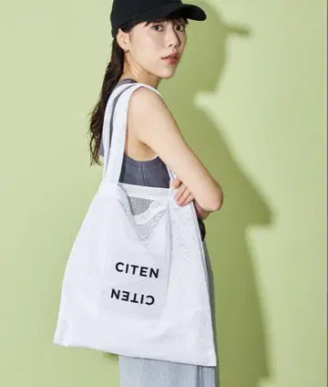 [미사용 새상품] CITEN 메쉬 & 클리어 로고 토트백 화이트