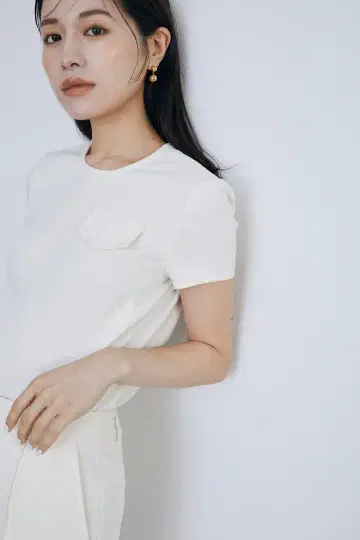 laubeblanc 크루넥 컴팩트 블라우스 M 사이즈