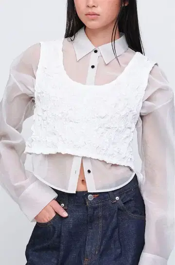 미사용 새상품 이우엔마토프 셔링 슬리브리스 블라우스