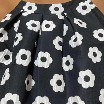 엠즈 그레이시 꽃무늬 턱 스커트 일본제 38 폴리에스테르
