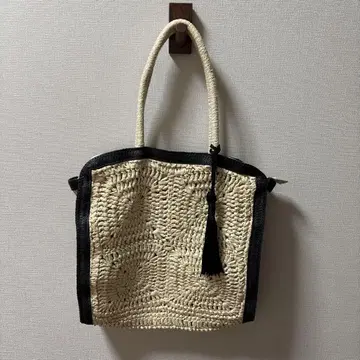 CAPRICIEUX LE'MAGE 파이핑 패널 페이퍼 토트백