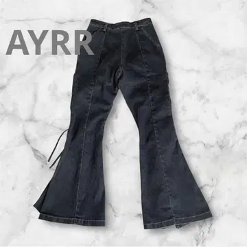 AYR R 백 리본 플레어 블랙 데님 팬츠