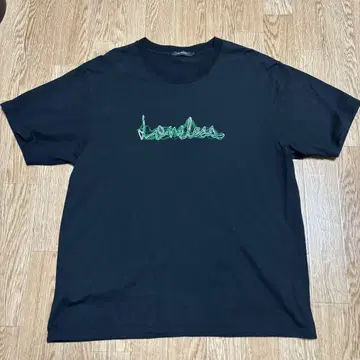 LOVELESS 티셔츠