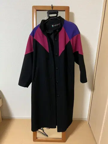 롱 코트 블랙 보라색 핑크 배색