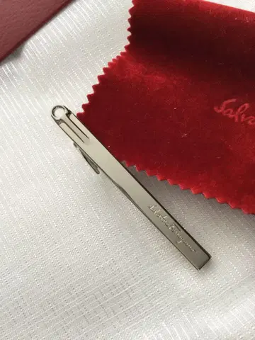 새상품 페라가모 Salvatore Ferragamo 넥타이핀 실버