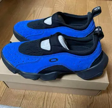 BRAINDEAD 오클리 프레시 샌들