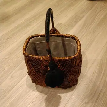 Pale Juie 바스켓백 태슬 포함