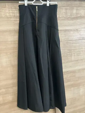 블랙 플레어 롱 스커트 앞면 지퍼