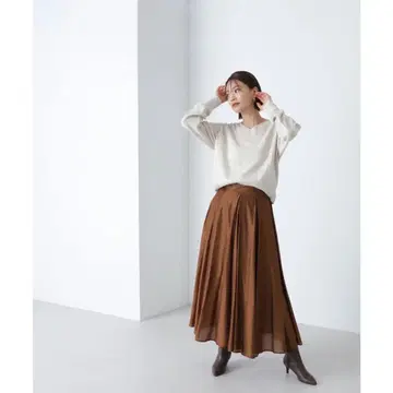 NATURAL BEAUTY BASIC 샤이니 볼륨 플레어 스커트