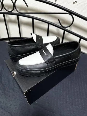 새상품급 converse 로퍼 화이트 블랙 바이컬러 28 커스텀