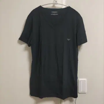 EMPORIO ARMANI V넥 티셔츠 사이즈 L