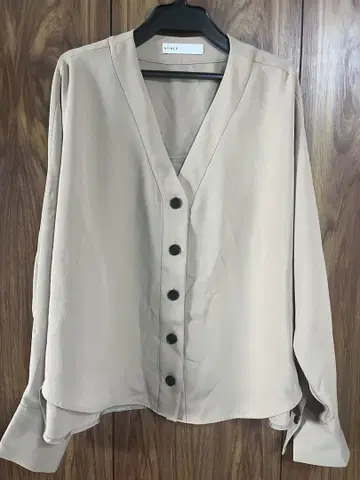 noble 블라우스