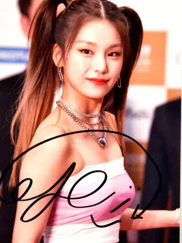 예지 친필 사인 2L 사이즈 사진 - YEJI - 있지(ITZY)