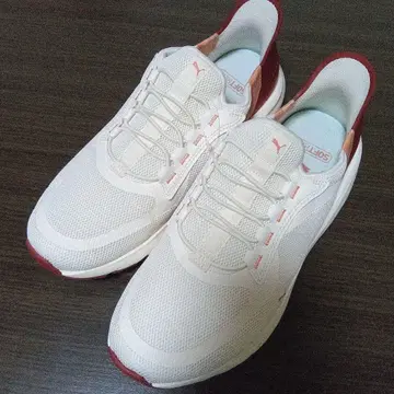 한정 가격 인하! PUMA 소프트라이드 스니커즈 화이트/레드 슥 IN
