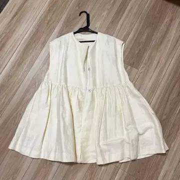비어즐리 beardsley 린넨 개더링 베스트