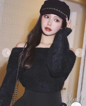 오프숄더 샤기 니트 탑