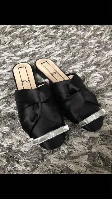 N21 누메로벤투노 샌들