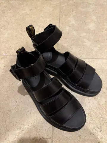 닥터마틴 샌들 UK5 블랙 새상품급 Dr Martens