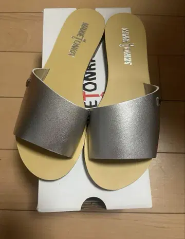 새상품 미네통카 여성용 샌들 MINNETONKA ADA 실버 24