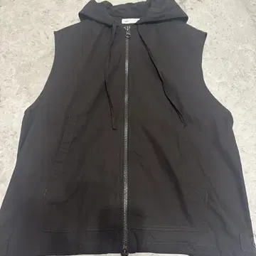 후드 부착 블랙 베스트