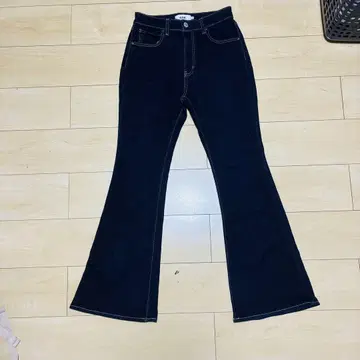 [새상품급] AZUL by moussy 플레어 데님