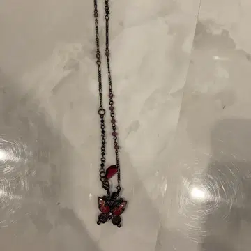 ANNA SUI 나비 모티브 목걸이 빨검 핑크