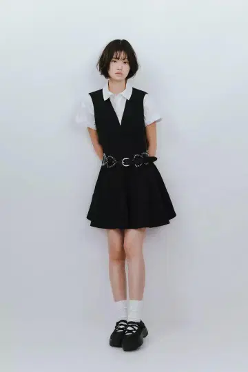 자라 V넥 슬리브리스 숏 원피스, 고데트 헴 백 네이비 씰