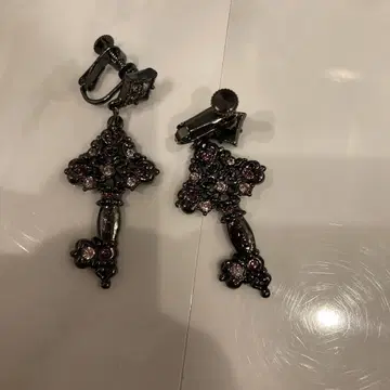 ANNA SUI 열쇠 귀찌