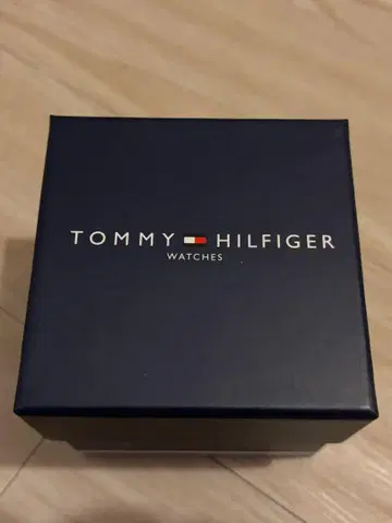 TOMMY HILFIGER 블랙 아날로그 시계