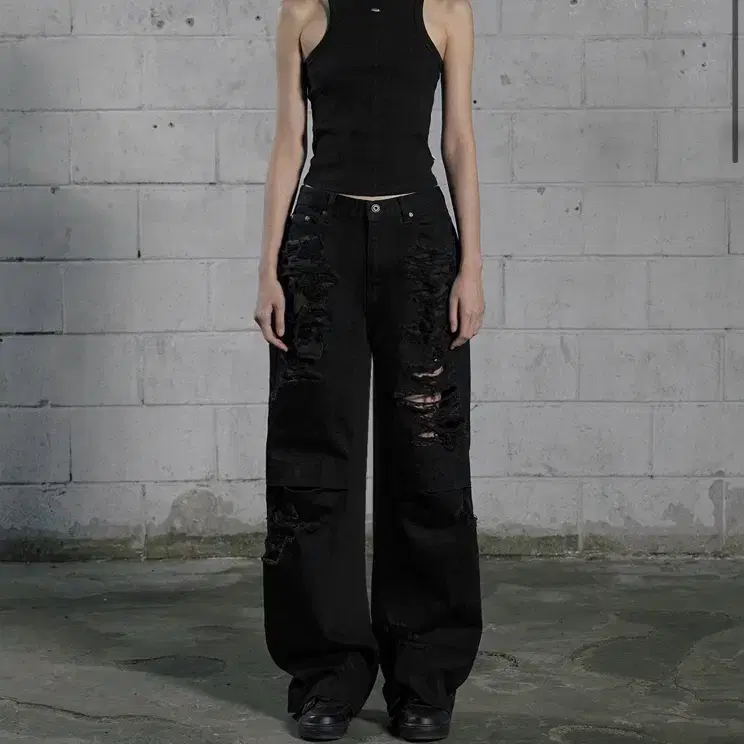 【BOHEMIAN SEOUL】KNEE OPEN RIPPED WIDE JEANS (BLACK) BOHEMIAN SEOUL | 보헤미안서울 Bohemian Seoul knee open