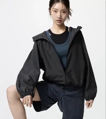 유니클로 포켓블 UV 차단 후드티 블랙 M
