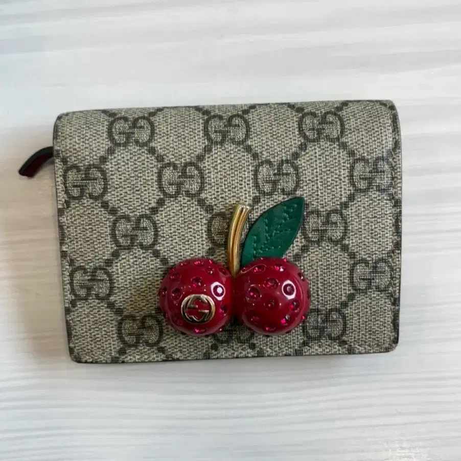 GUCCI グッチ チェリー(さくらんぼ) 付き GGスプリーム カード
