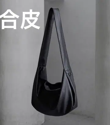 CALLNE 카르네 테크 하프 문 숄더 백 인조 가죽 블랙