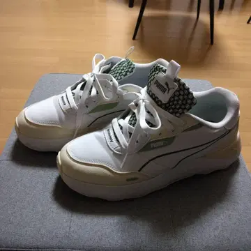 PUMA 스니커즈 화이트 그린 꽃 자수