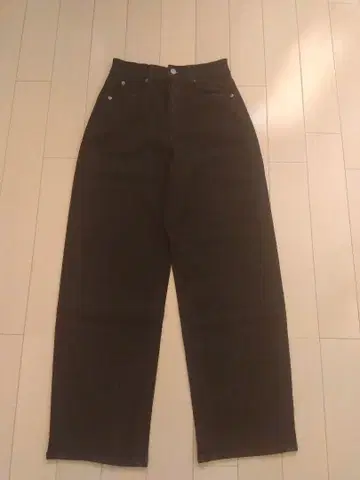 UNFILO 발수 커브 와이드 데님 S 사이즈 미사용 새상품