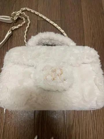 RANDA 화이트 퍼 백