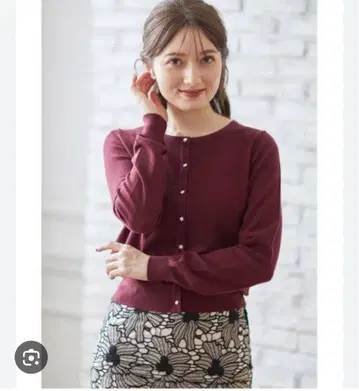 미사용 새상품 가디건 클리어 비쥬 단추 시어 버터 니트 가디건 보르도