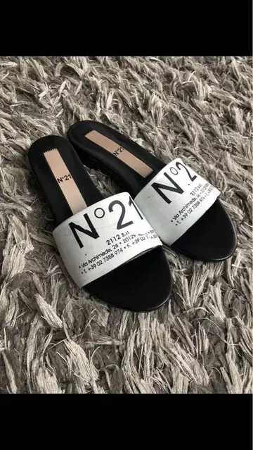 N21 누메로벤투노 샌들