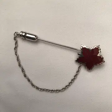 도요 에이와 핑 브로치