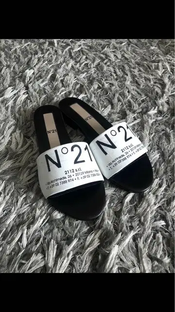 N21 누메로벤투노 샌들