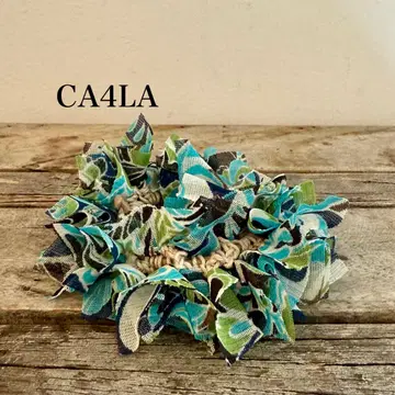 CA4LA 꽃무늬 프릴 스크런치 파랑
