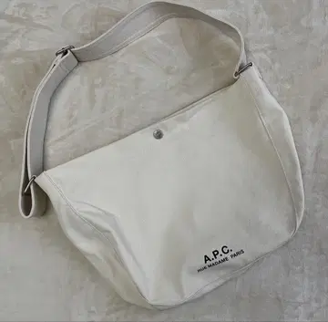 APC 숄더백 BESACE JOURNAL